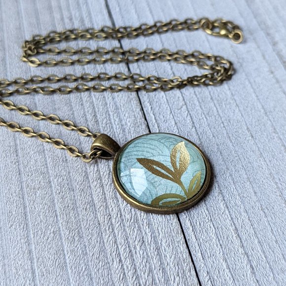 Glass Dome Cabochon Necklace with Gold Leaves & Pale Green Lines Pattern - Picture 11 of 16